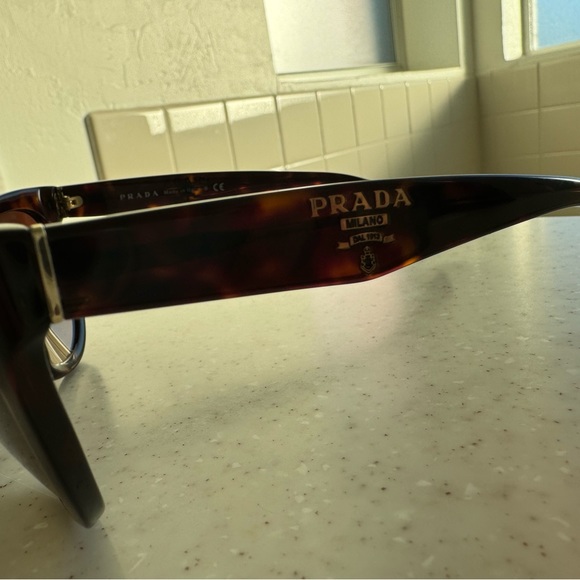 Prada Aunthentic Tortoise cat eye sunglasses - Picture 4 of 7